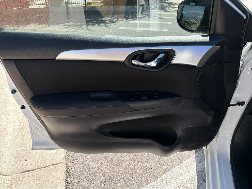 Used 2018 White Nissan S image 17