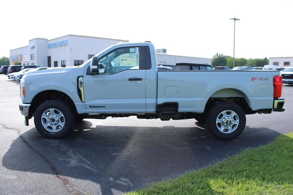 New 2026 Avalanche Ford F-350® XLT image 4