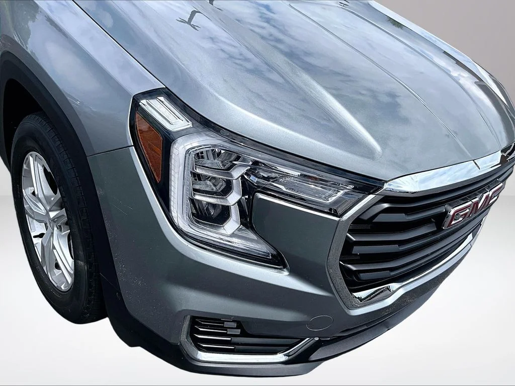 Used 2023 Silver GMC SLE image 27