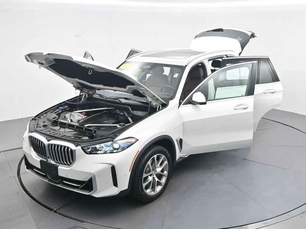 Certified Used 2025 White Metallic BMW xDrive40i image 42