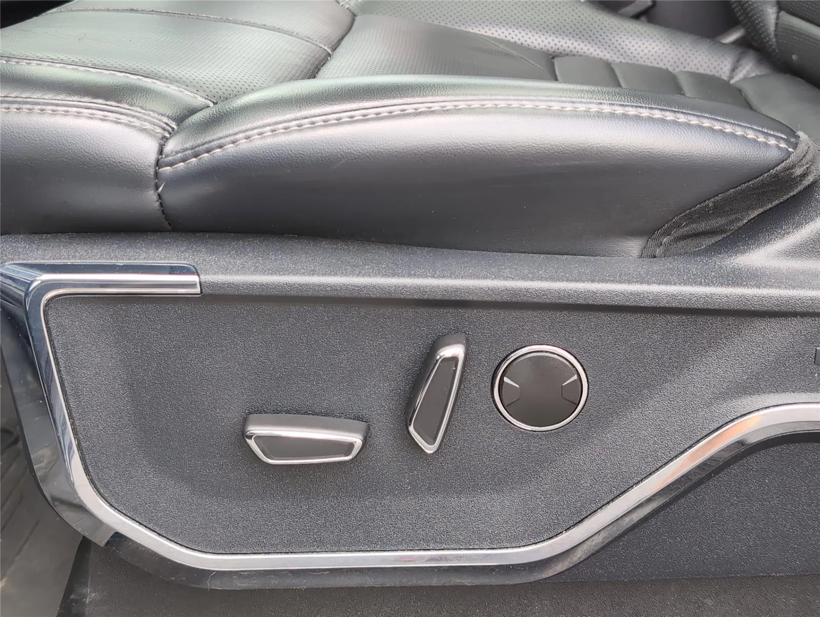 Used 2023 Carbonized Gray Ford Platinum image 15