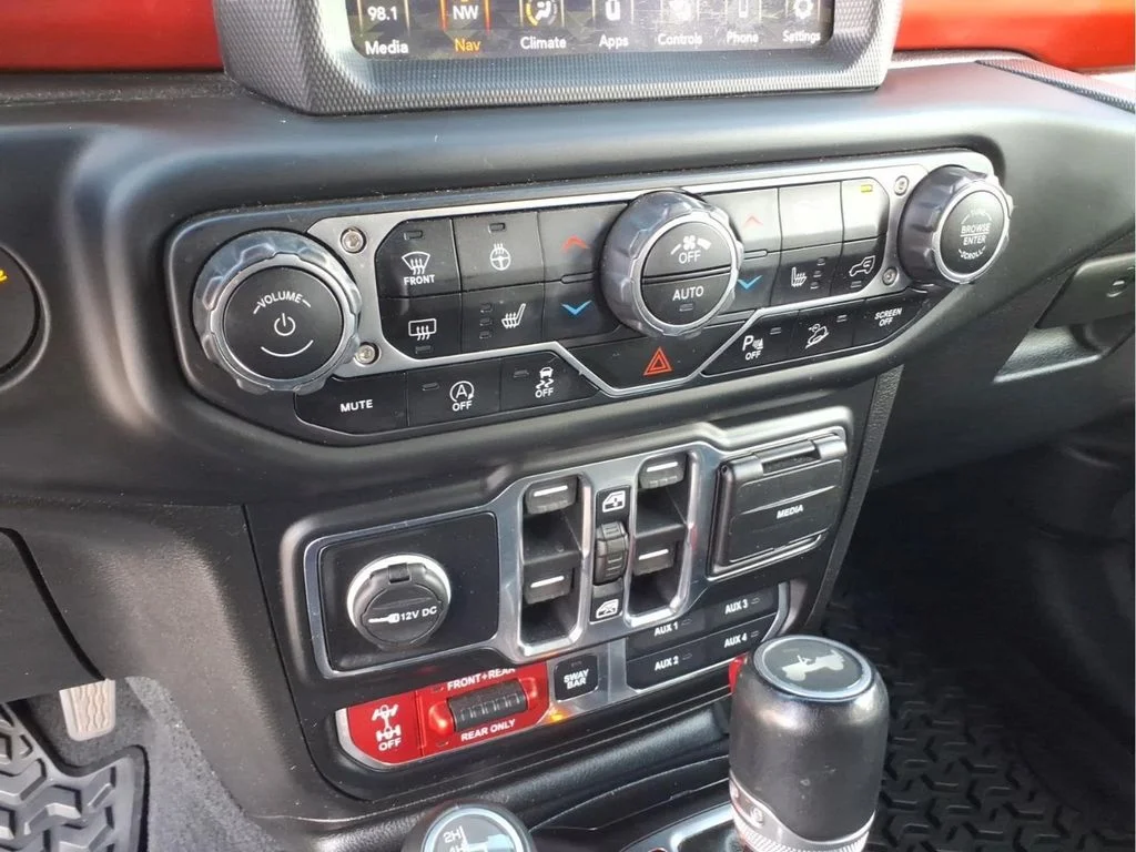 Used 2020 White Jeep Unlimited Rubicon image 25