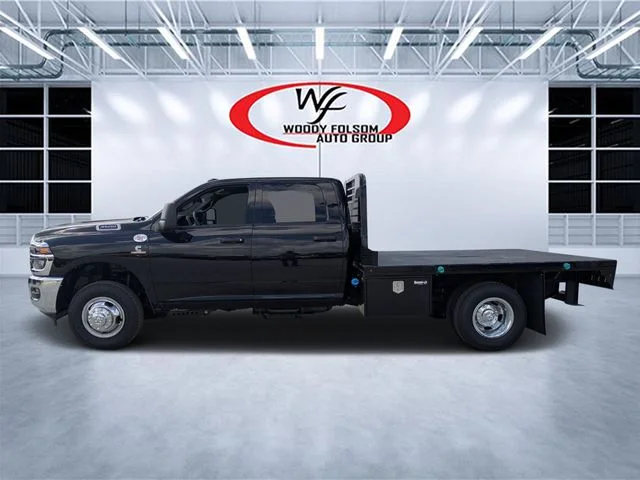 New 2026 Diamond Black Crystal Pearl-Coat Exterior Paint RAM Tradesman image 5