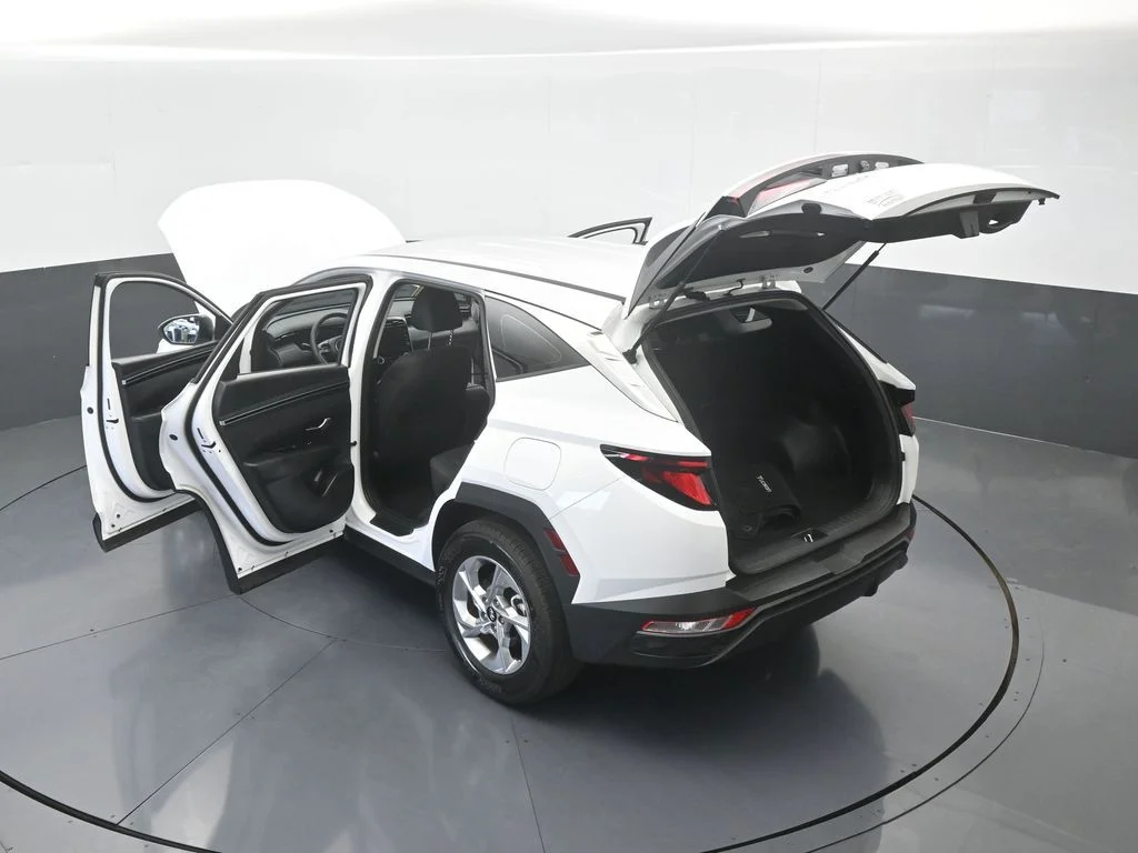 Used 2024 White Pearl Hyundai SE image 59