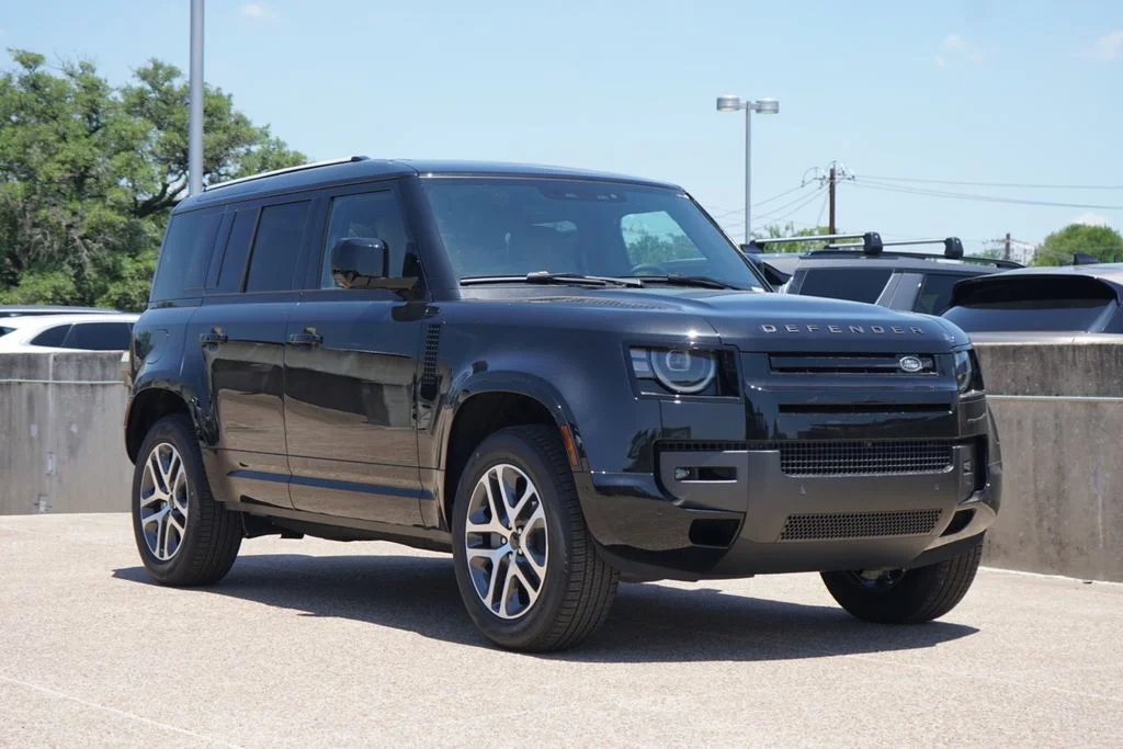 New 2026 Black Land Rover X-Dynamic SE image 9