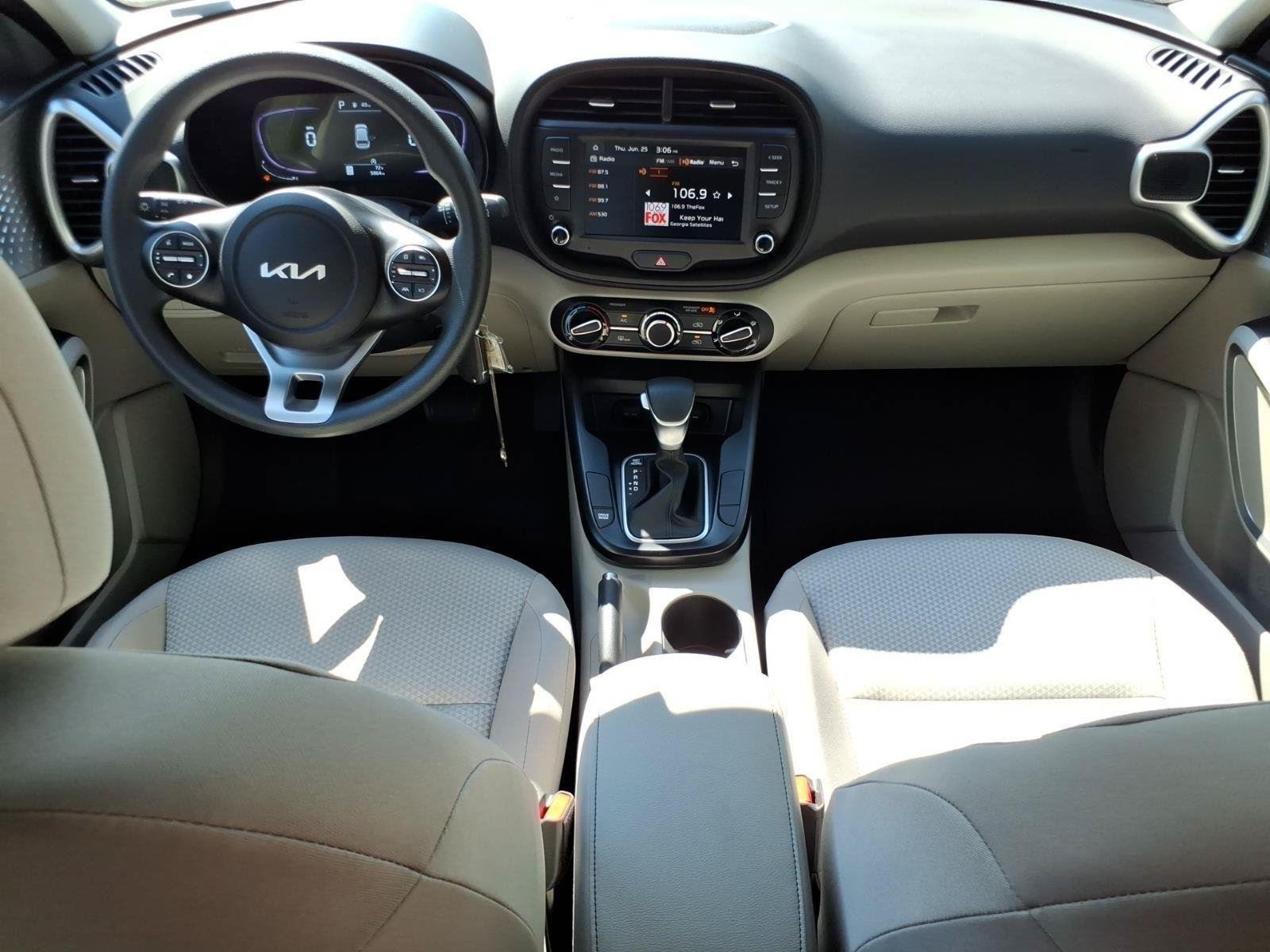 Used 2025  KIA  image 24