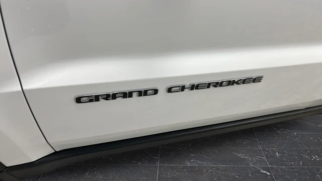 Used 2019 Bright White Clearcoat Jeep Limited image 39