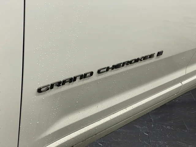 New 2026 Bright White Clear-Coat Exterior Paint Jeep Limited image 39