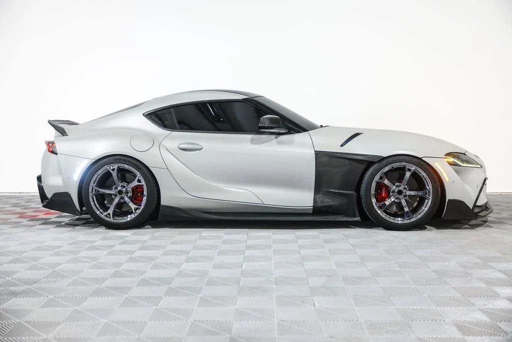 Used 2022 White Toyota 3.0 image 3