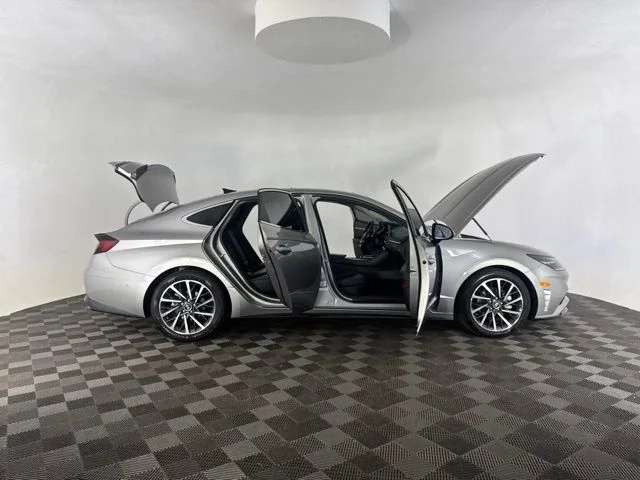 Used 2022 Silver Hyundai Limited image 16