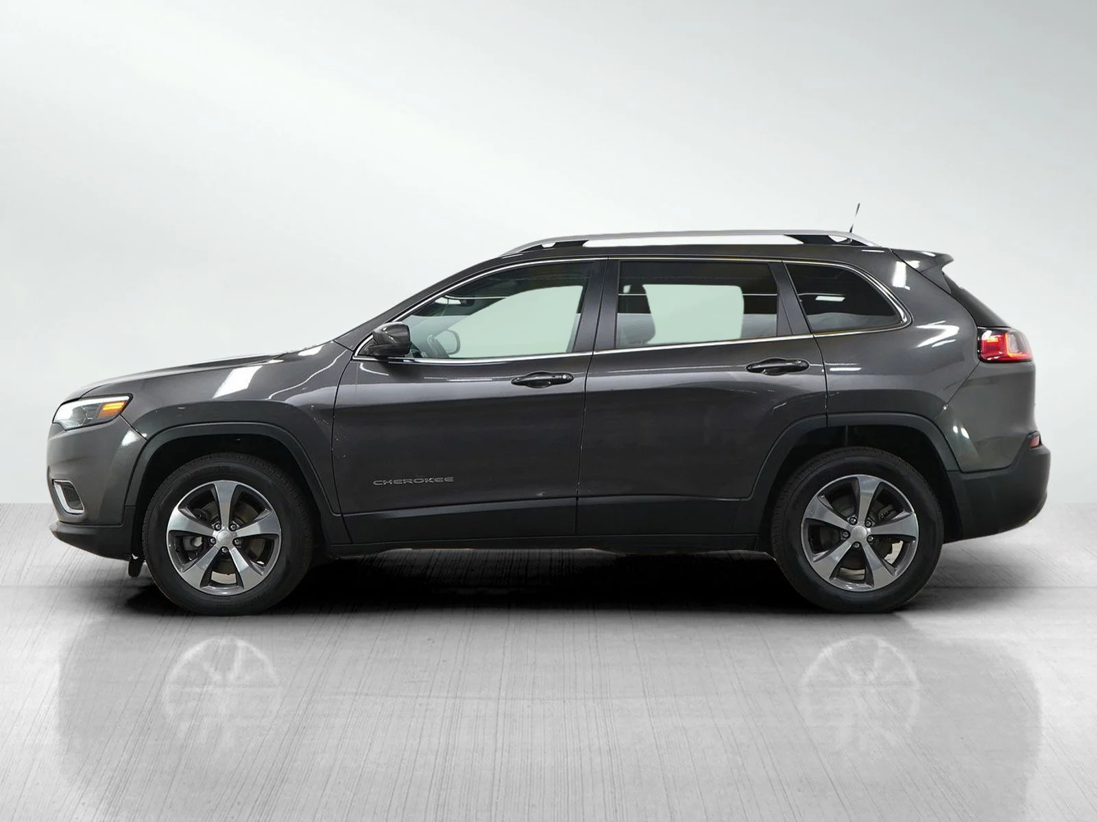 Used 2020 Jeep Cherokee Limited with VIN 1C4PJMDN3LD557555 for sale in Burnsville, Minnesota