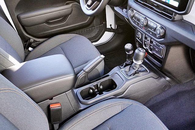 New 2026 Bright White Clear-Coat Exterior Paint Jeep Sport S image 15