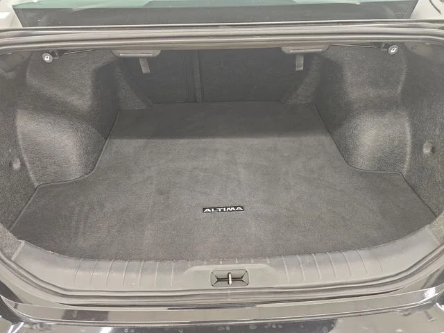Used 2025 Super Black Clearcoat Nissan 2.5 SV image 15