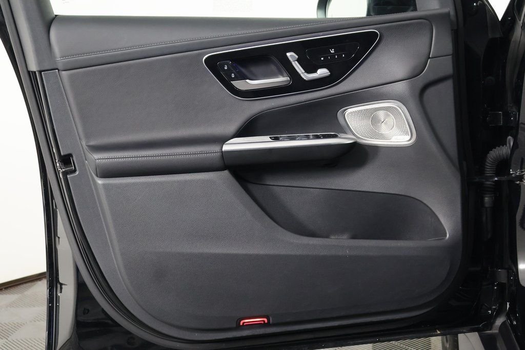 Certified Used 2024 Black Mercedes-Benz GLC 300 image 12