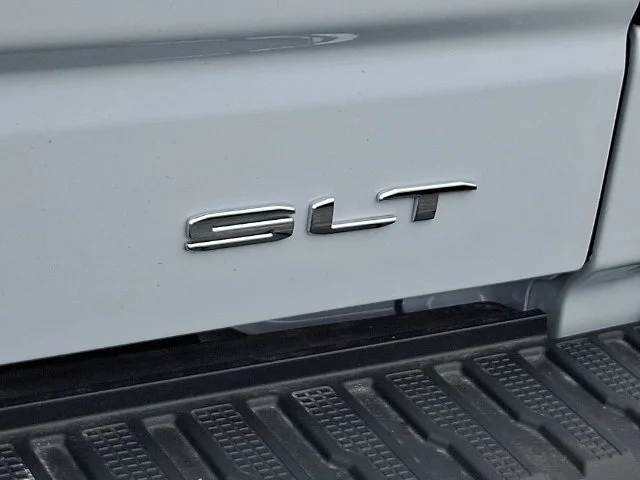New 2026 Glacier White Tricoat GMC SLT image 23