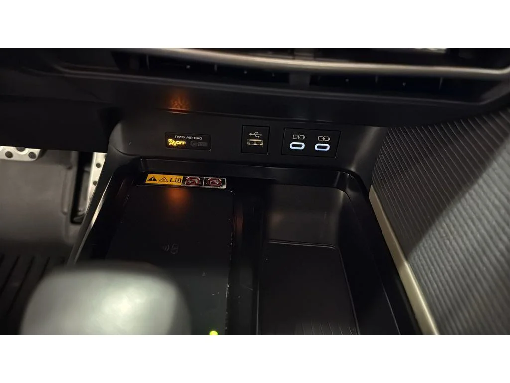 Used 2025 Ice Cap Toyota SE FWD 1 OWNER image 27