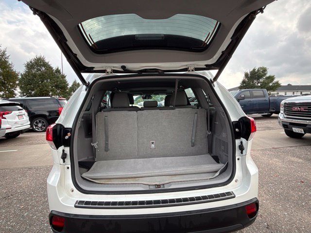 Used 2018 White Toyota XLE image 5