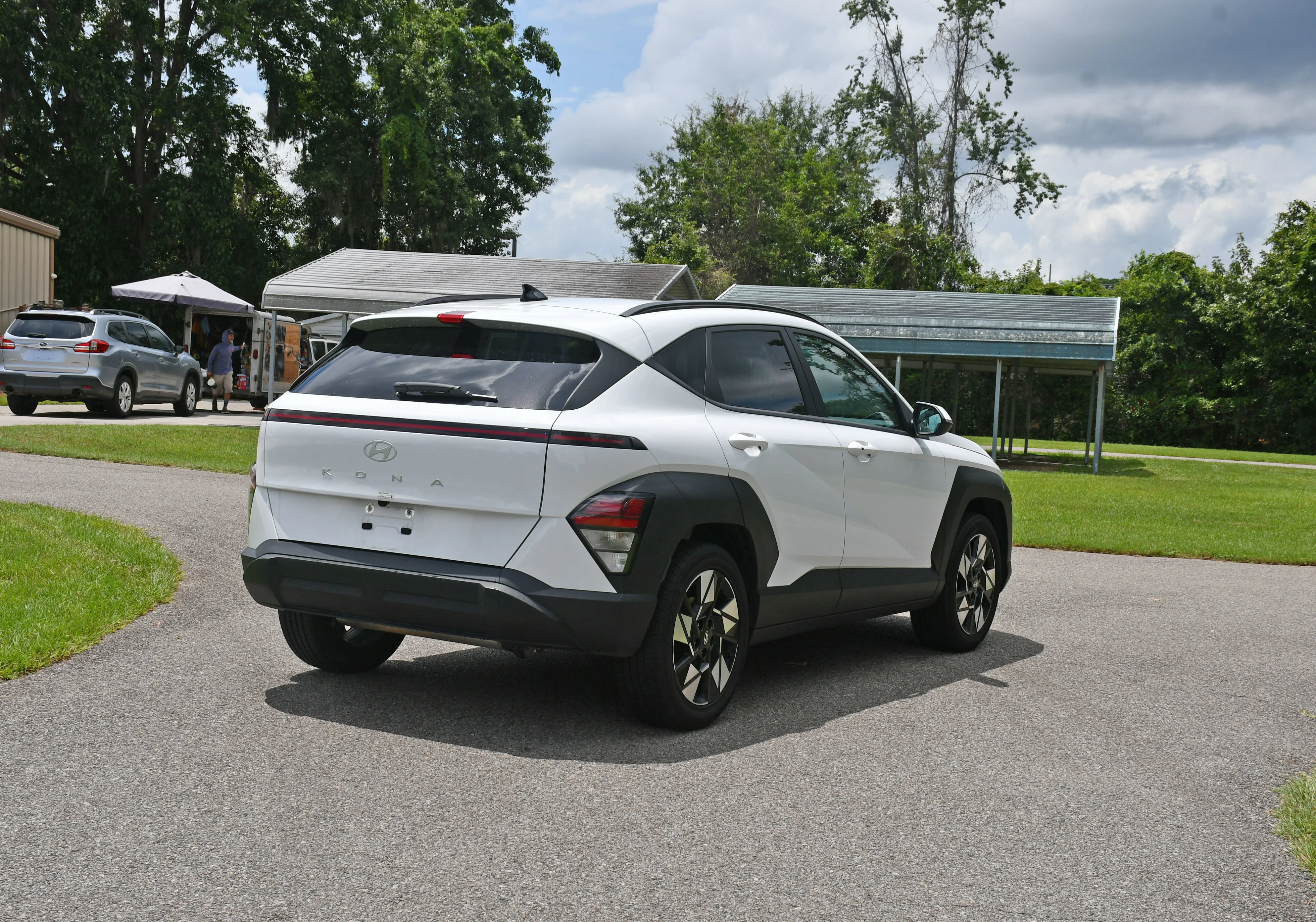 Used 2025 White Hyundai SEL image 3