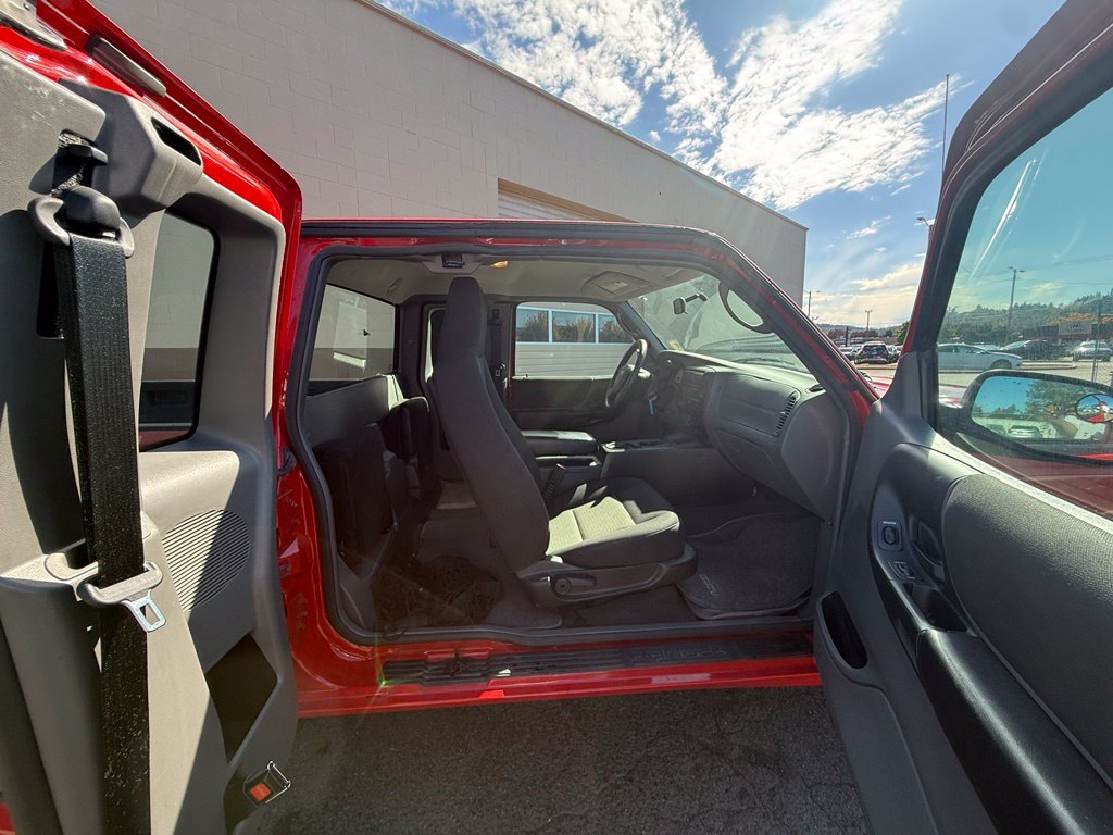 Used 2004  Ford  image 15