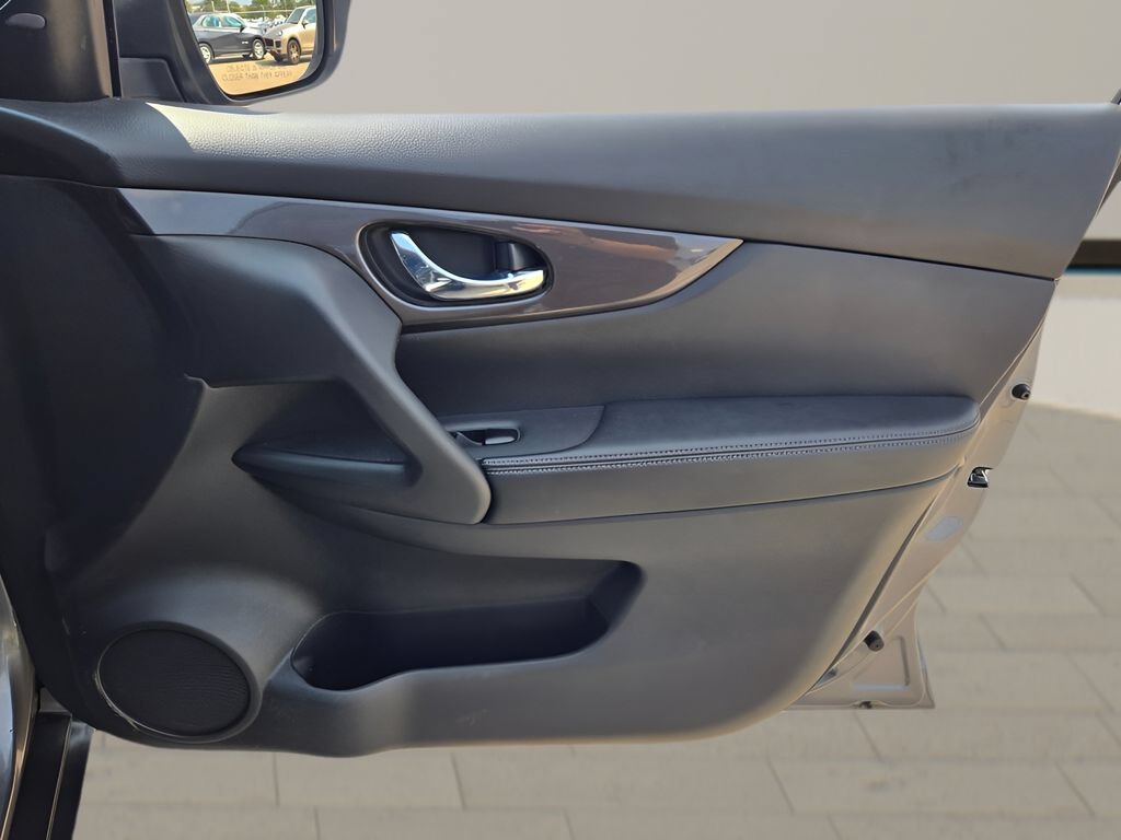 Used 2019 Gray Nissan SV image 9