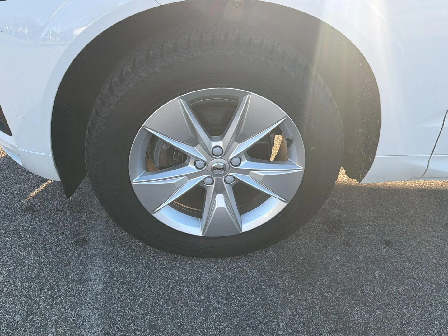 Used 2022  Volvo Momentum image 7