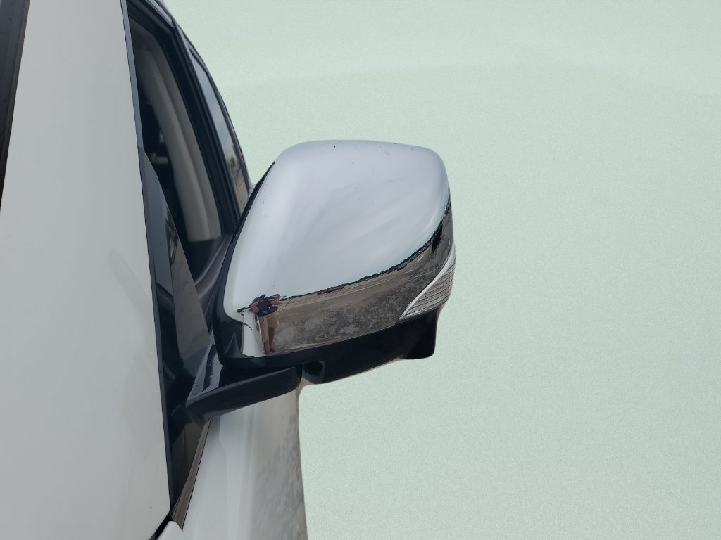 Used 2022 White Nissan Platinum 4WD image 11