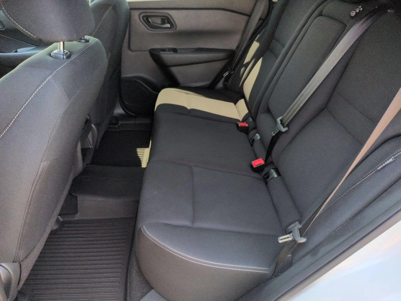 Used 2024 Glacier White Nissan S image 31