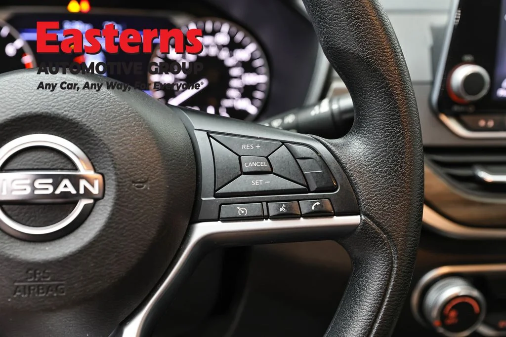 Used 2023 Black Nissan 2.5 SV image 16