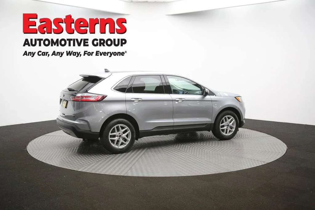 Used 2023 Silver Ford SEL image 39