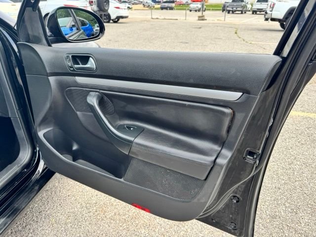 Used 2010 Silver Volkswagen Limited image 14