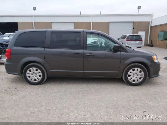 Used 2018 Gray Dodge SE image 4