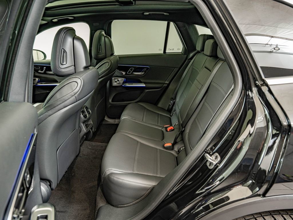 New 2026 Obsidian Black Metallic Mercedes-Benz GLC 300 image 32