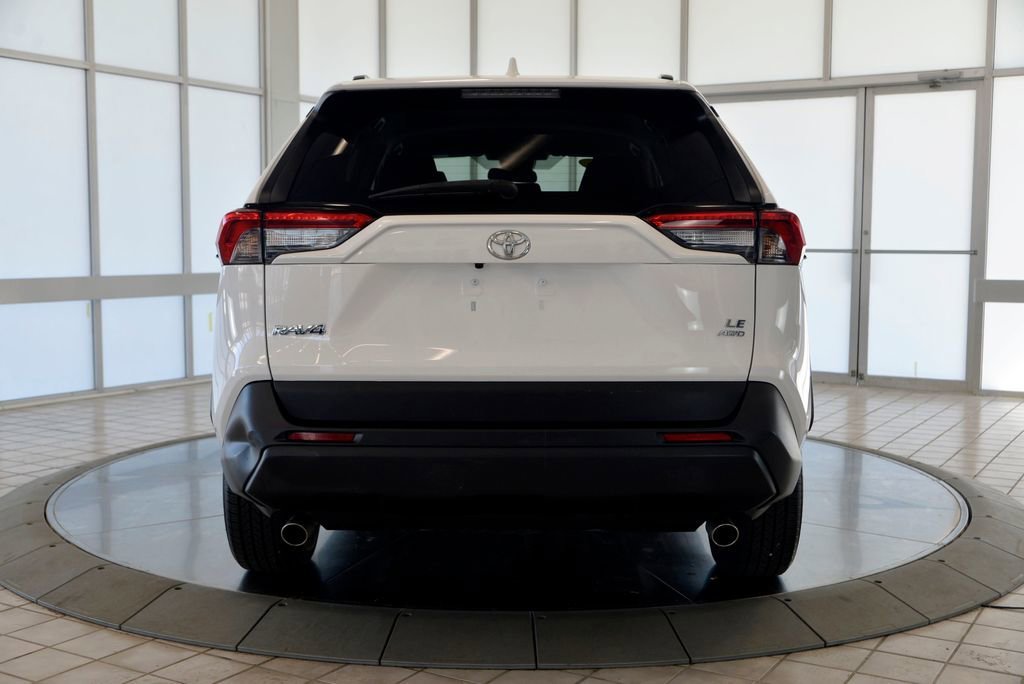 2020 Toyota RAV4 LE - Photo 7