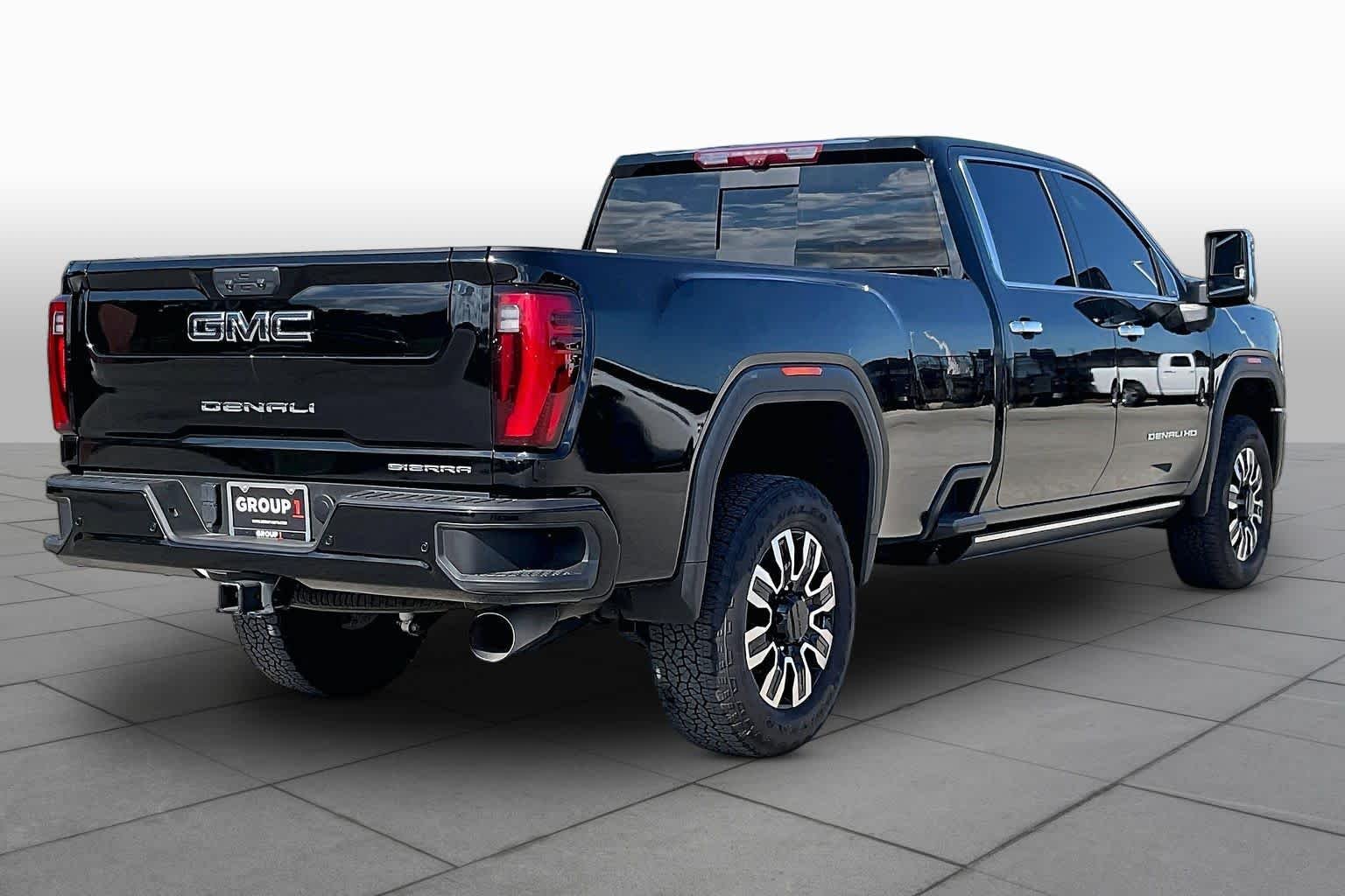 Used 2025 Onyx Black GMC Denali Ultimate image 13