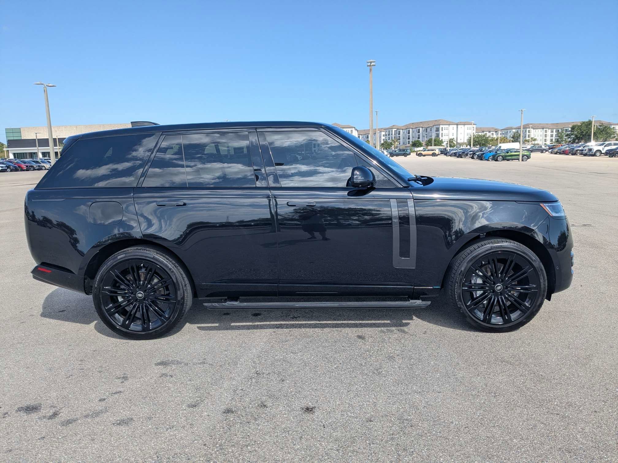 Used 2025 Santorini Black Metallic Land Rover SE image 4