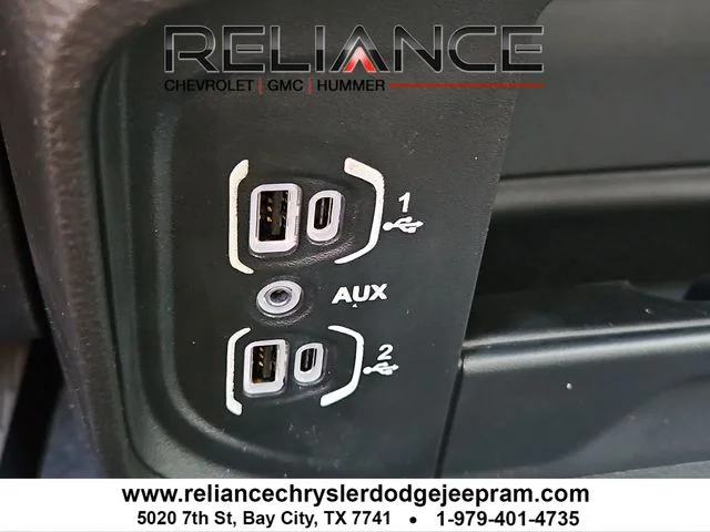 New 2026 Diamond Black Crystal Pearl-Coat Exterior Paint RAM Tradesman image 24