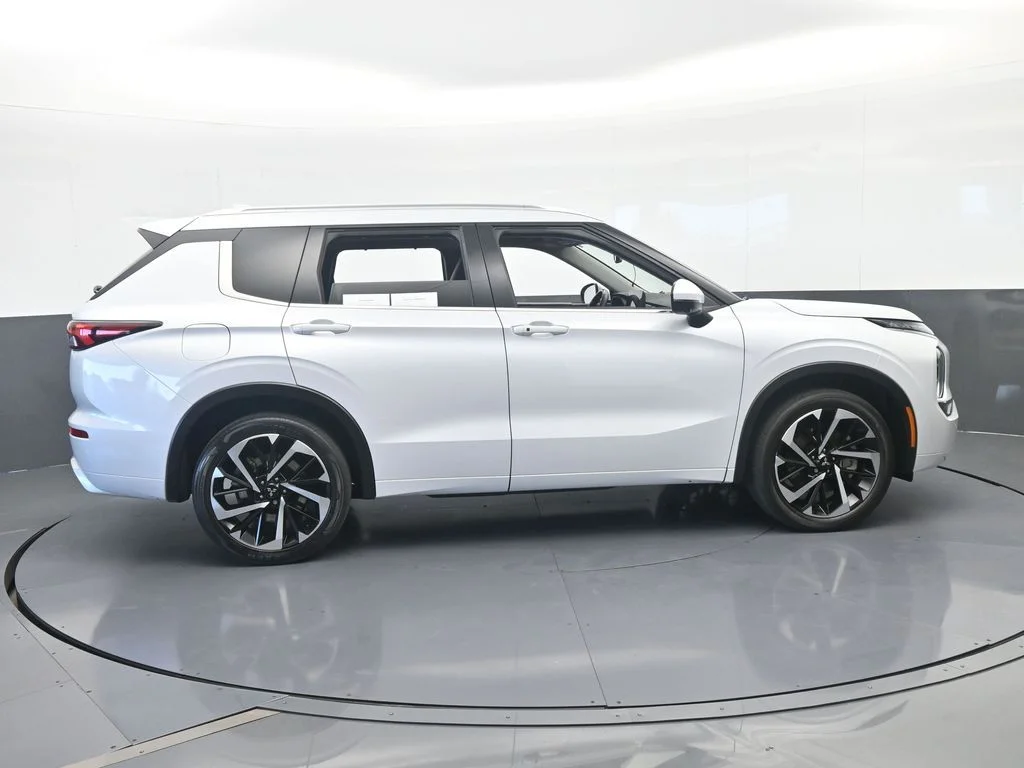 Used 2024 White Mitsubishi SEL image 7