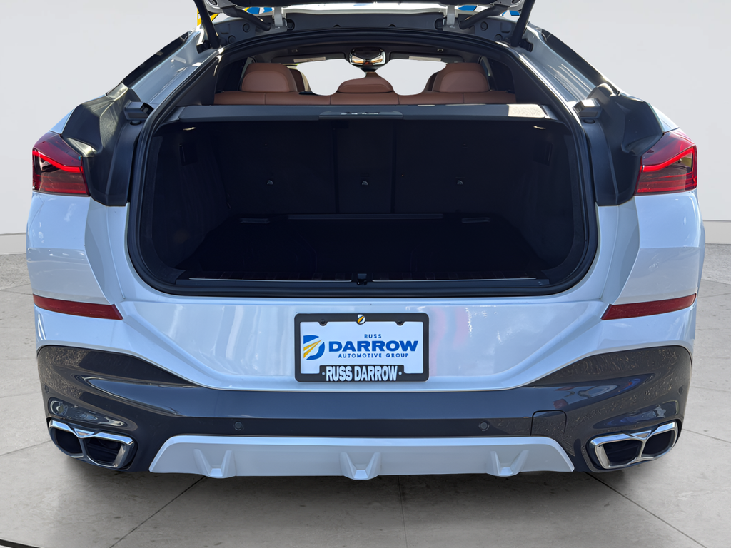 Used 2024 White BMW M60i image 9