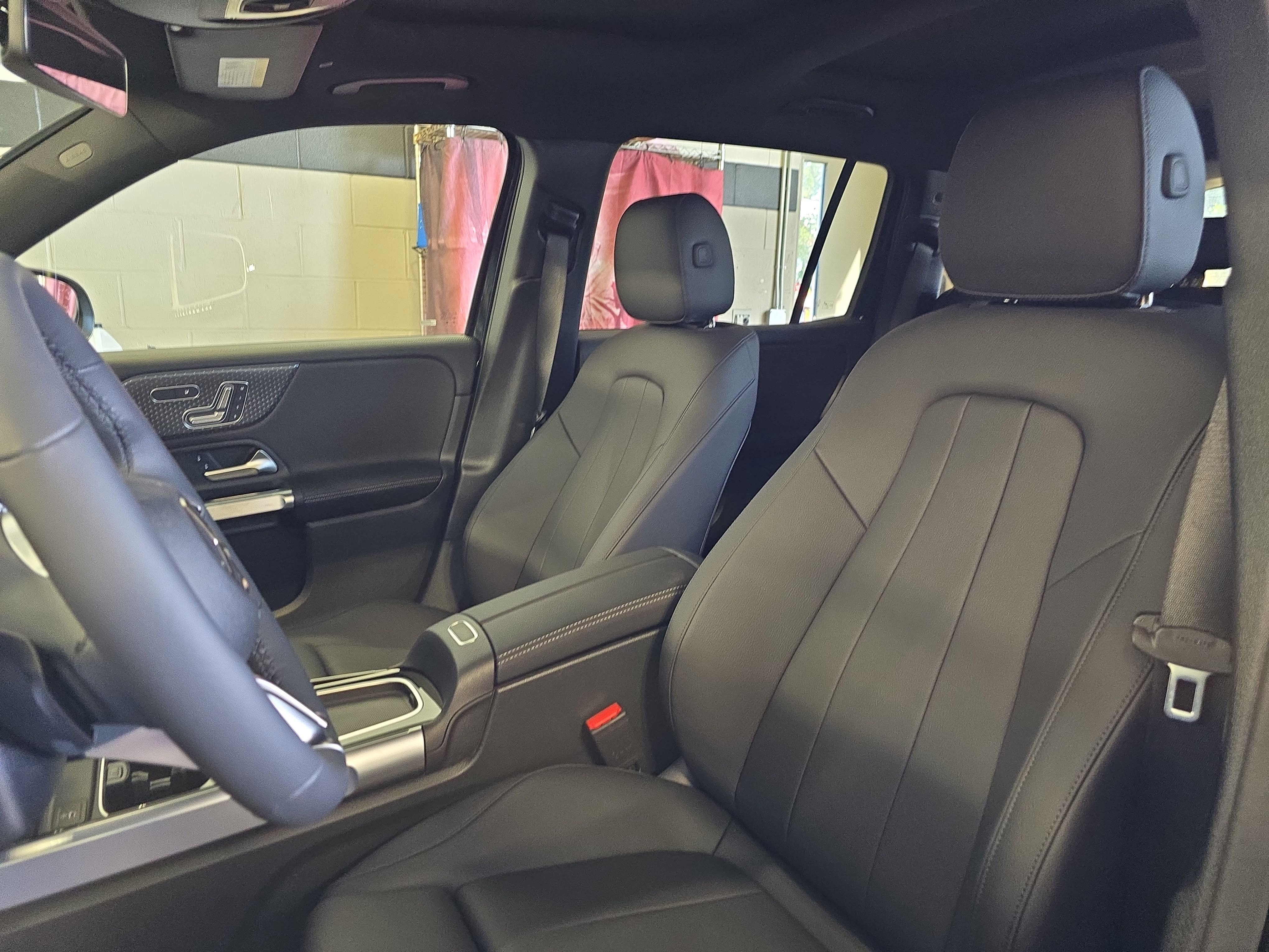 New 2026 Cosmos Black Metallic Mercedes-Benz GLB250 image 16