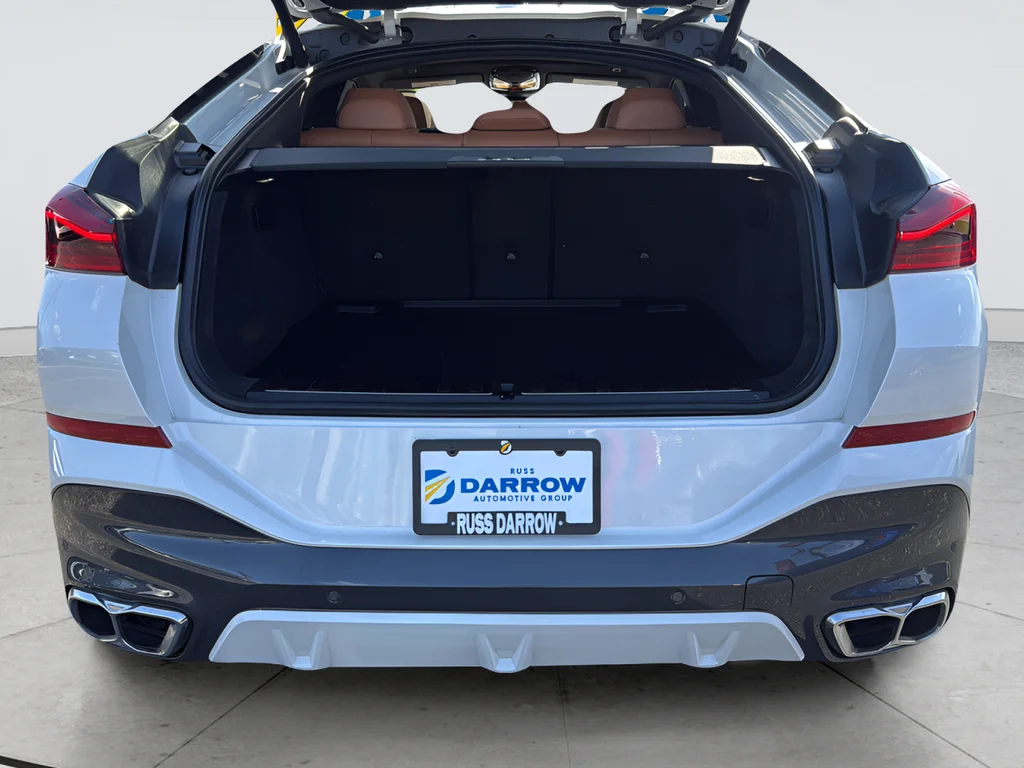 Used 2024 White BMW M60i image 9