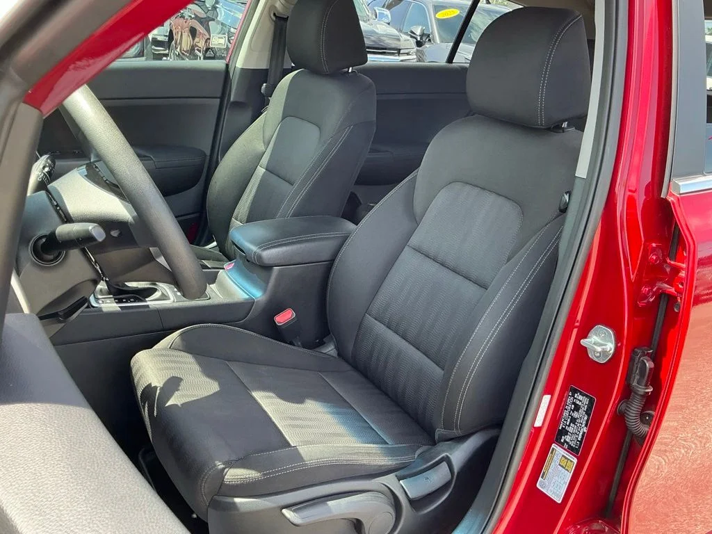 Used 2022 Red Kia LX image 33