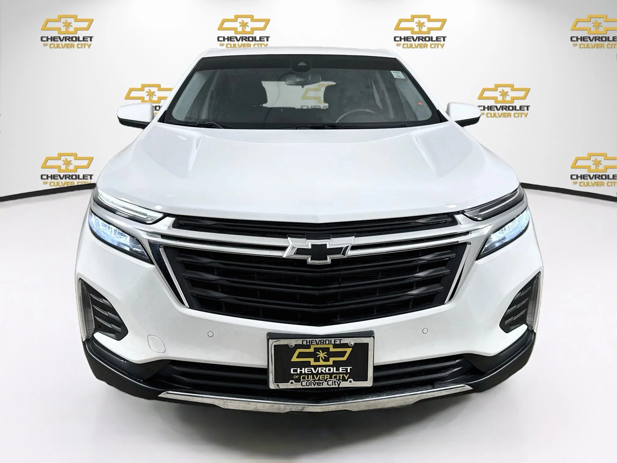 Used 2023 SUMMIT WHITE Chevrolet LT image 2