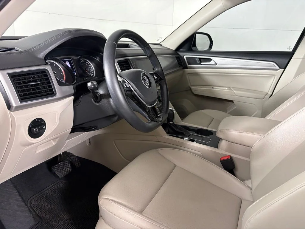Used 2019 Black Volkswagen 3.6L V6 SE image 25