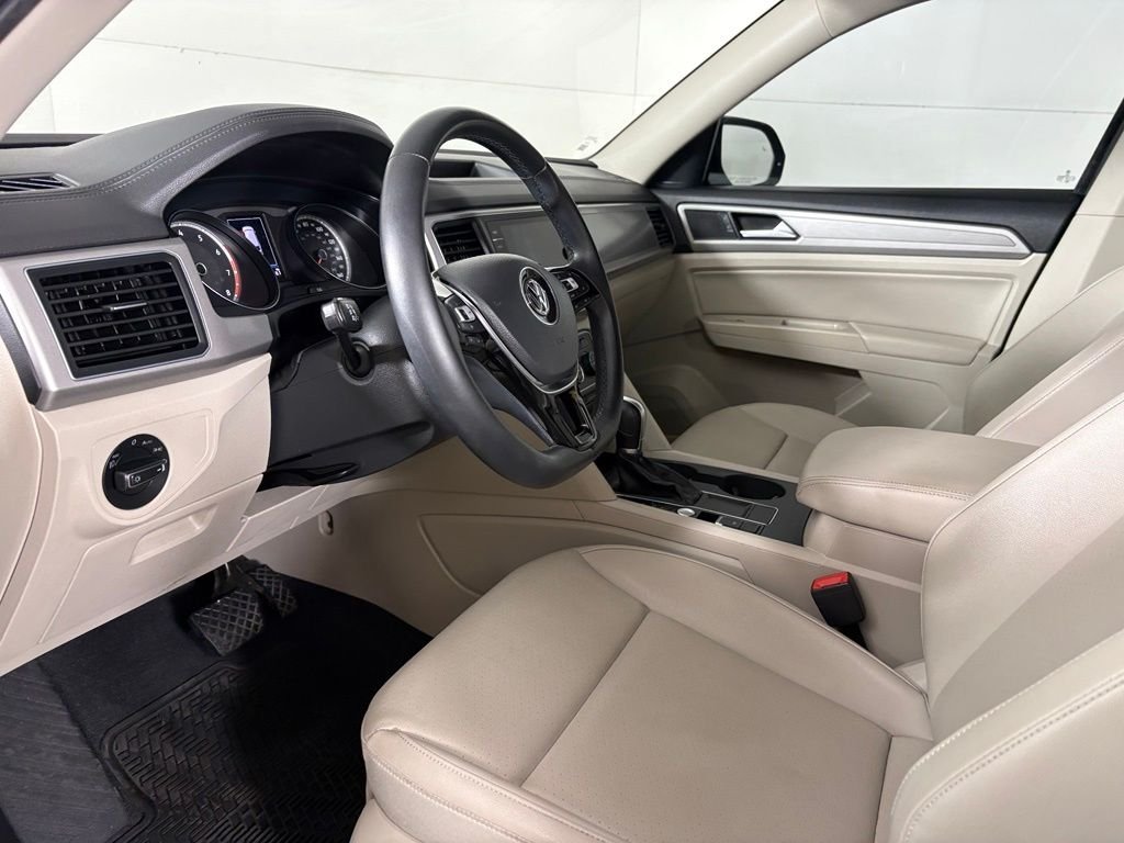 Used 2019 Black Volkswagen 3.6L V6 SE image 25