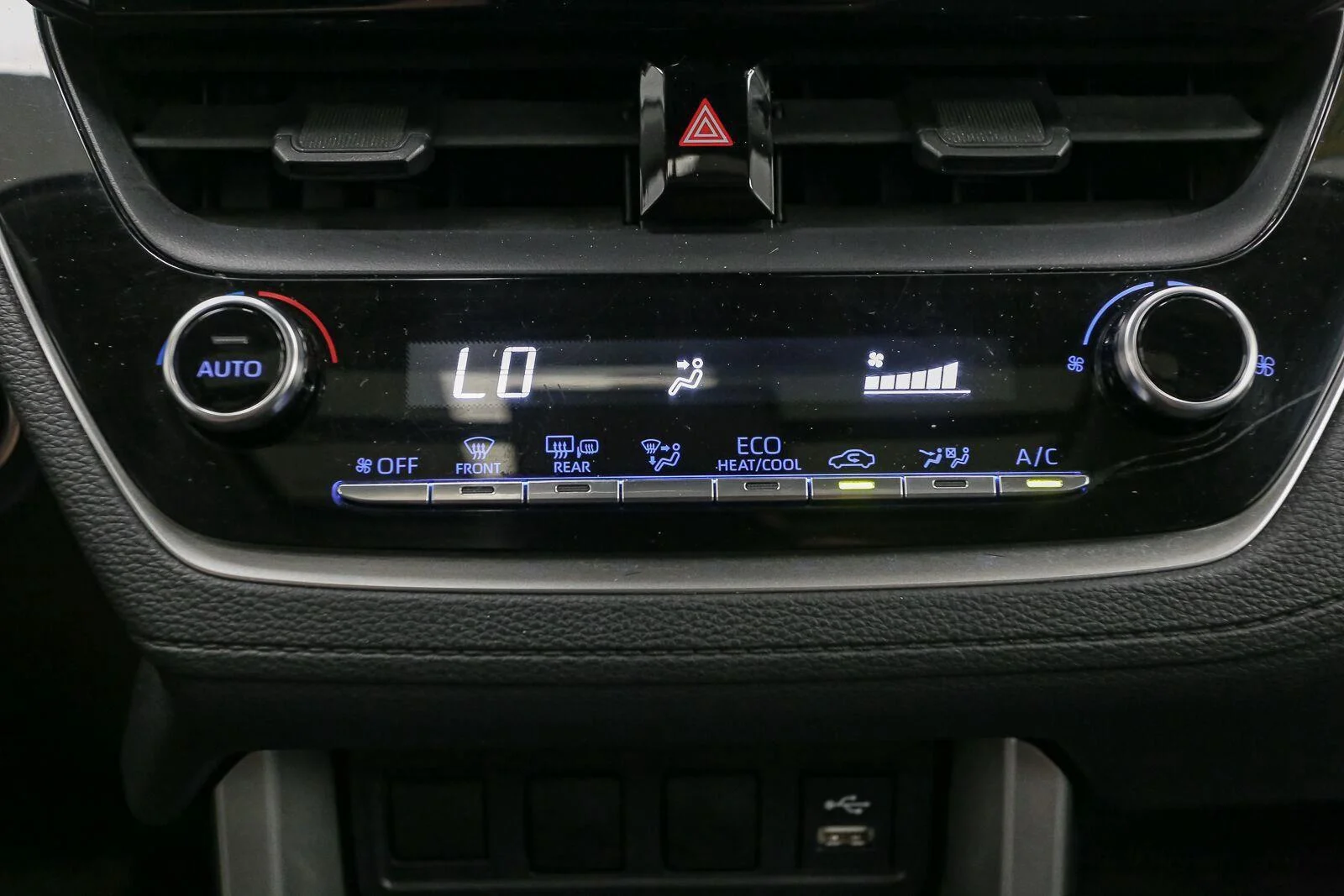 Used 2022 Wind Chill Pearl Toyota LE image 34