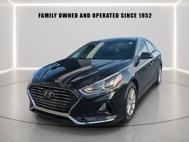 Used 2019 Black Hyundai SE image 2