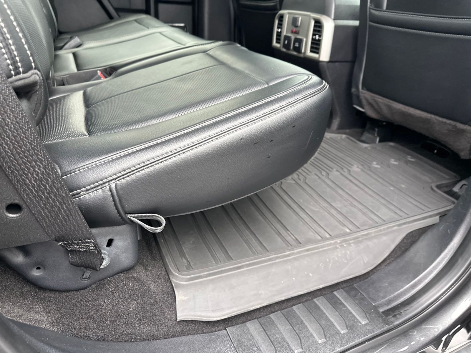 Used 2019 Gray Ford Lariat image 37