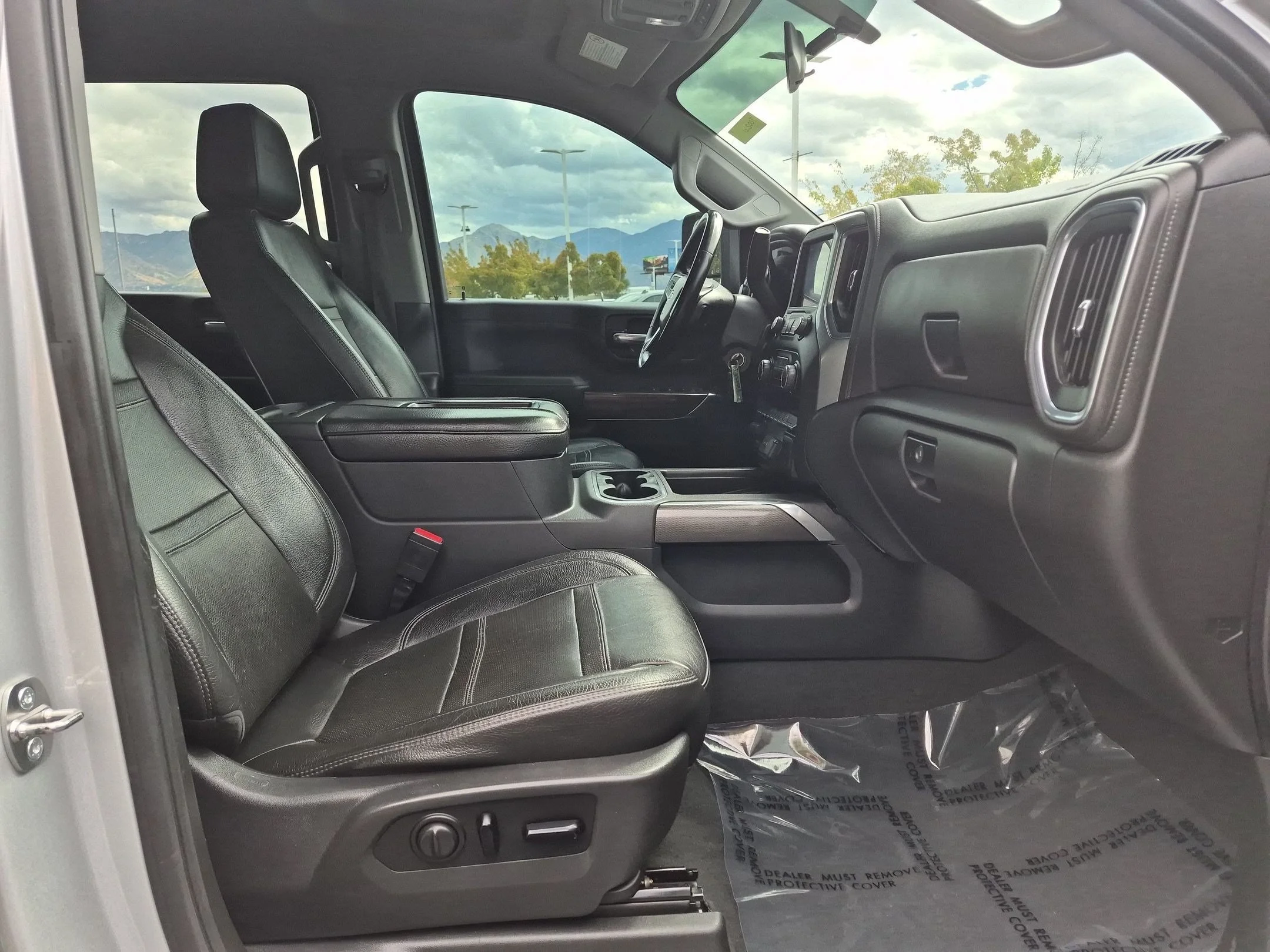 Used 2023 Silver Ice Metallic Chevrolet LT image 28