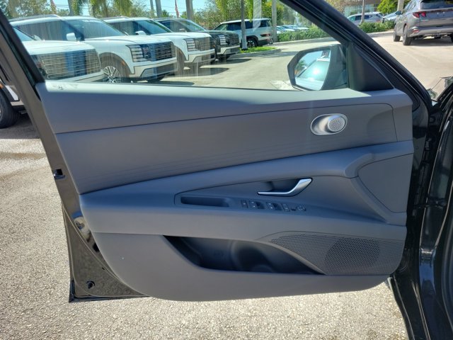 2026 Hyundai Elantra SE - Photo 10