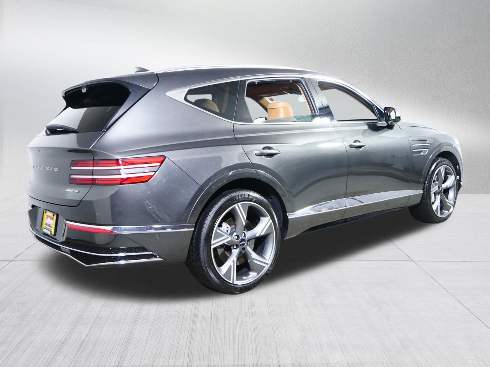 Certified Used 2025 Makalu Gray Genesis 3.5T Prestige image 7